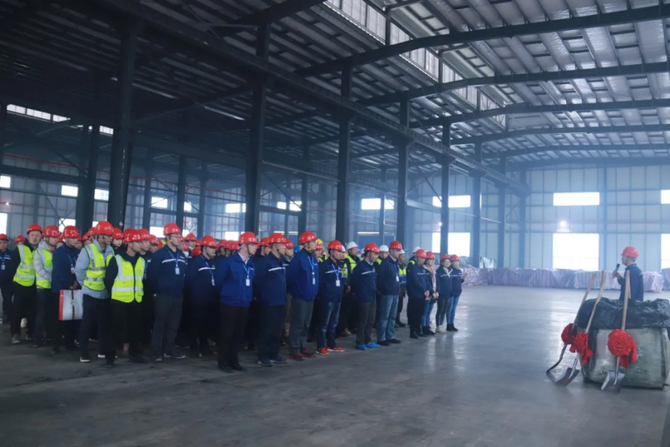 新年新車間！中部產(chǎn)業(yè)基地舉行循環(huán)二期投產(chǎn)