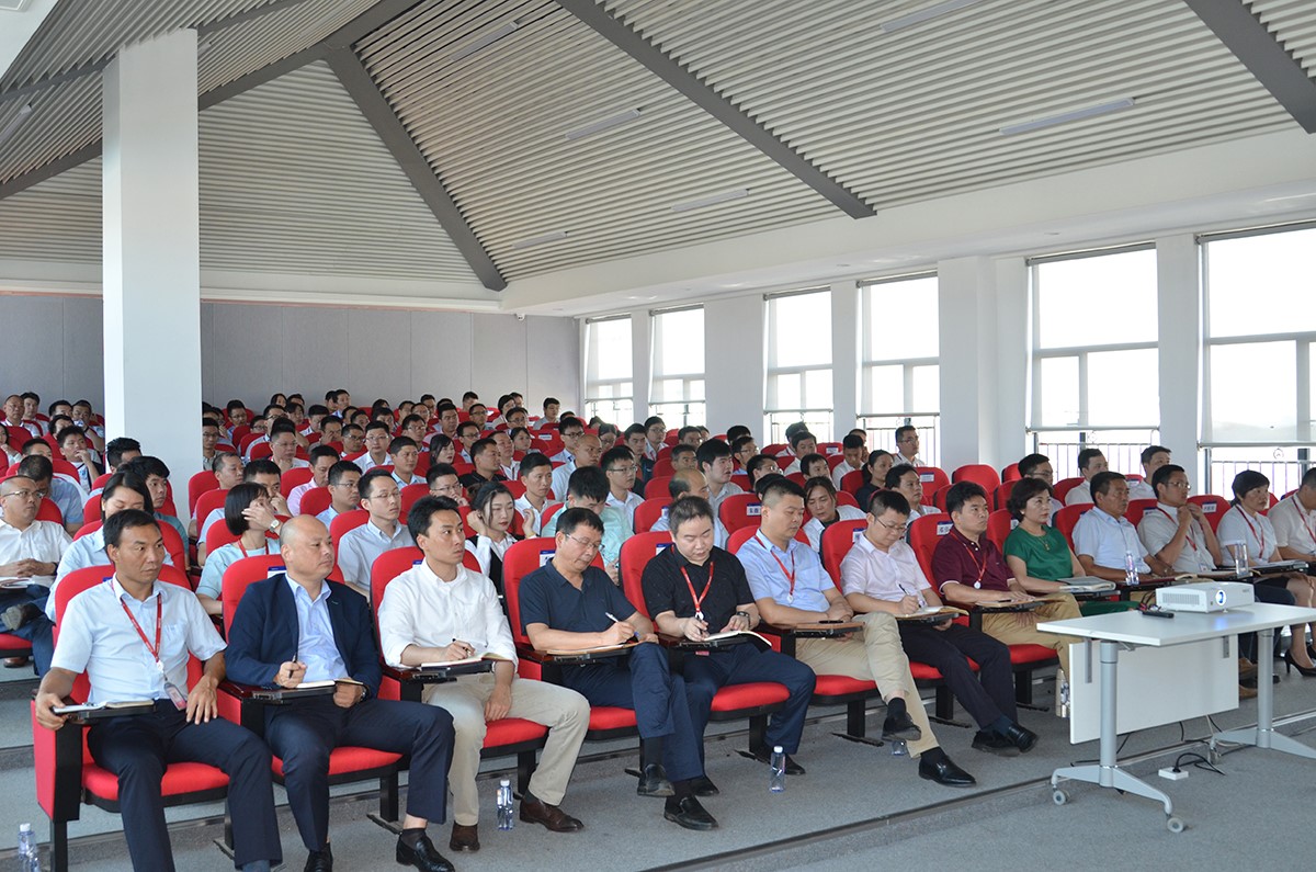 抓好技術創(chuàng)新，聚焦全球布局丨中偉新材料2019半年度干部會議召開