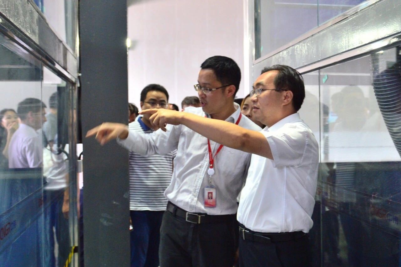 周輝率百人觀摩團考察中偉新材料中部產業(yè)基地