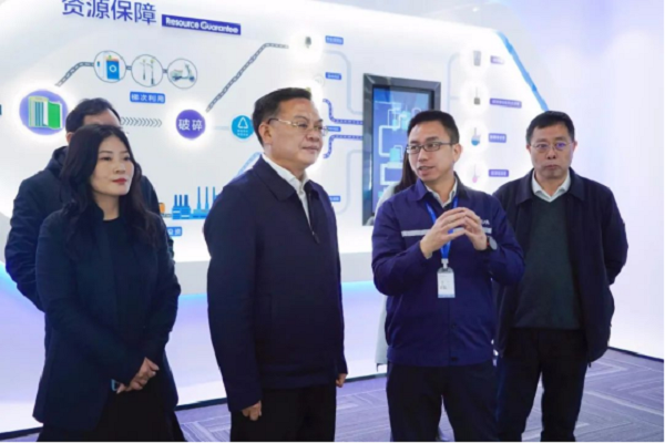 湖南省商務(wù)廳黨組書記、廳長沈裕謀調(diào)研中偉股份中部產(chǎn)業(yè)基地