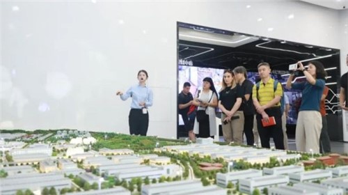 國際媒體第二波！法新社等11家國內(nèi)外主流媒體采訪中偉