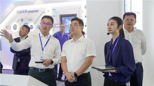 關(guān)企共筑“全球化”基石|長沙海關(guān)黨委書記、關(guān)長沈大為調(diào)研中偉股份